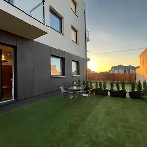 R House - Brand New With Patio And Garage Warszawa